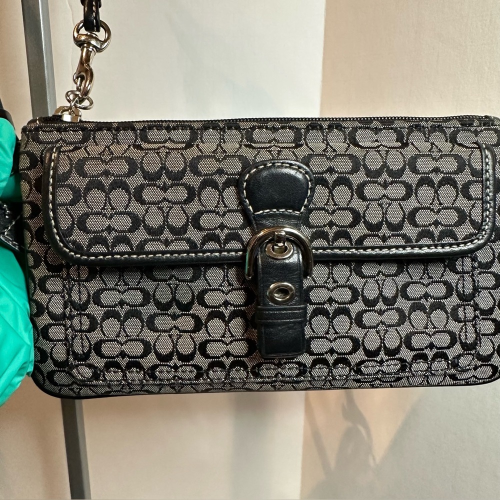 Coach soho Black and Gray Patterned Wristlet - Picture 3 of 8